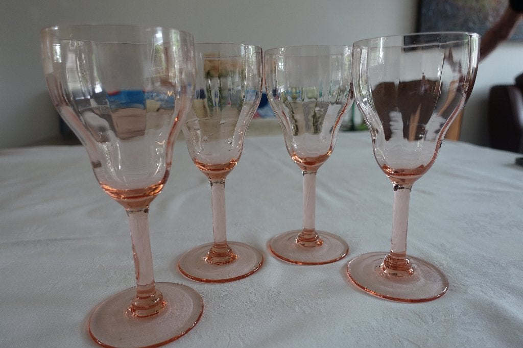 4 Vintage roze wijnglas in klassieke tulpvorm, Antiek en Kunst, Ophalen
