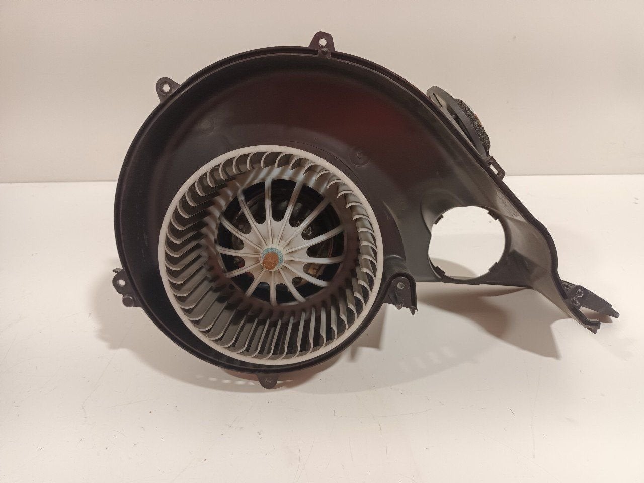 Kachel ventilator motor Land Rover Evoque, Onderdelen@venauto.nl, Van der Ven Autorecycling B.V., Ettenseweg 76, 4706 PB Roosendaal, The Netherlands