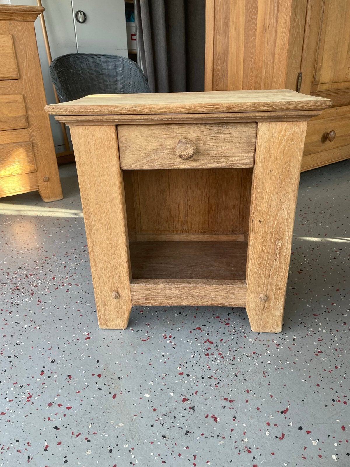 Massief eiken nachtkastje / bijzettafeltje met lade, Huis en Inrichting, Slaapkamer | Nachtkastjes, Gebruikt, 45 tot 65 cm, Hout