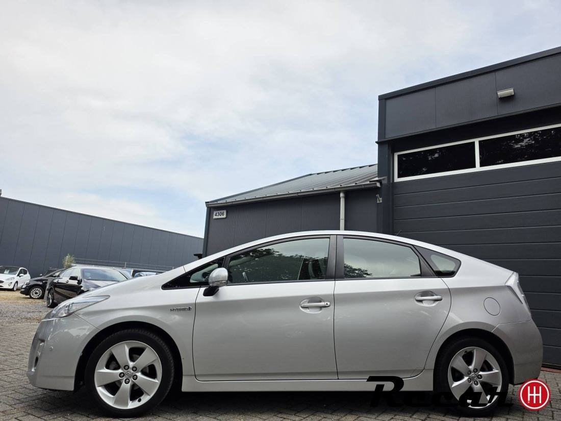 Toyota Prius - 1.8 Dynamic Business/Hud/Nav/Camera/Pdc, Auto's, Automaat, Gebruikt, 4 cilinders, Leder
