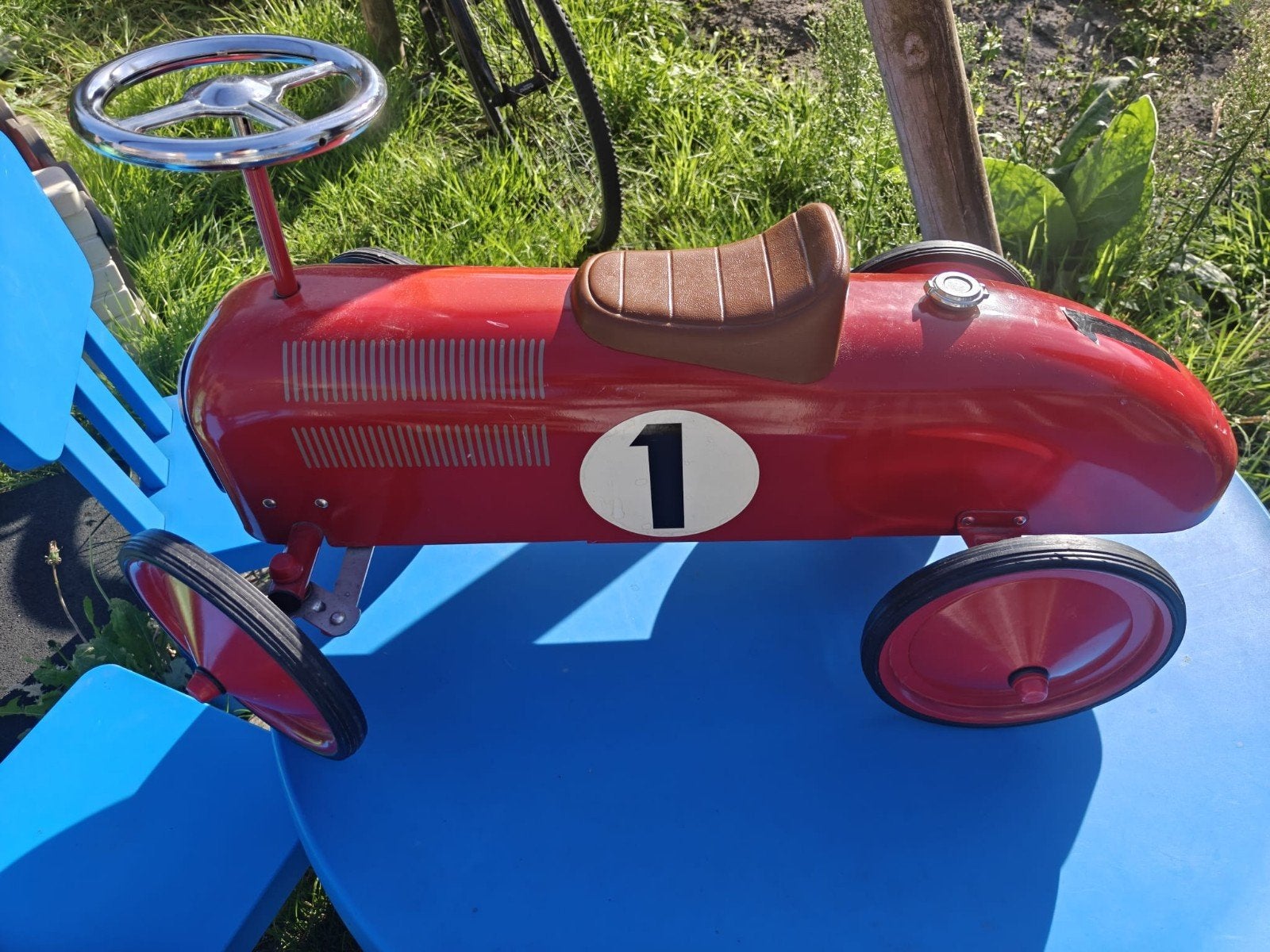 Rode Retro Trapauto met Nummer 1, Ophalen, Gebruikt, Trapvoertuig