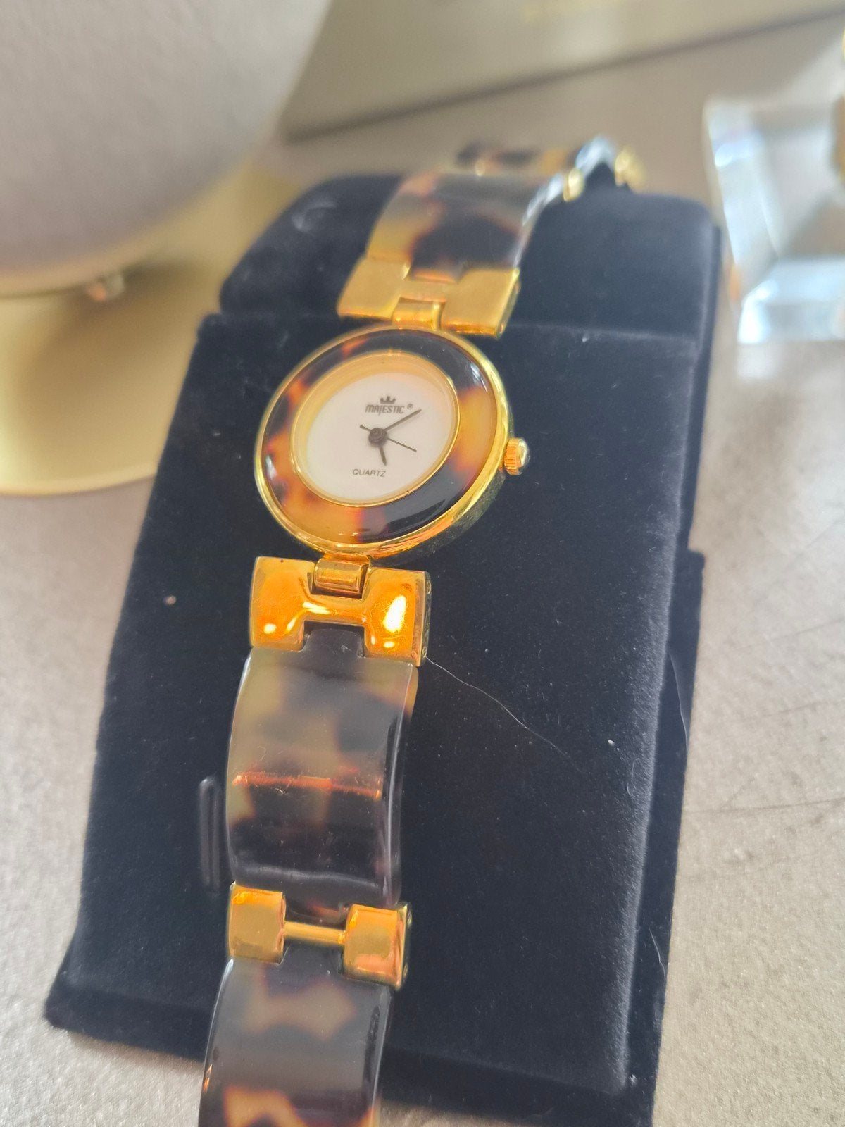 Vintage Majestic Lucite Horloge - Nieuwe batterij nodig, Sieraden, Tassen en Uiterlijk, Overige merken, Overige materialen, Gebruikt
