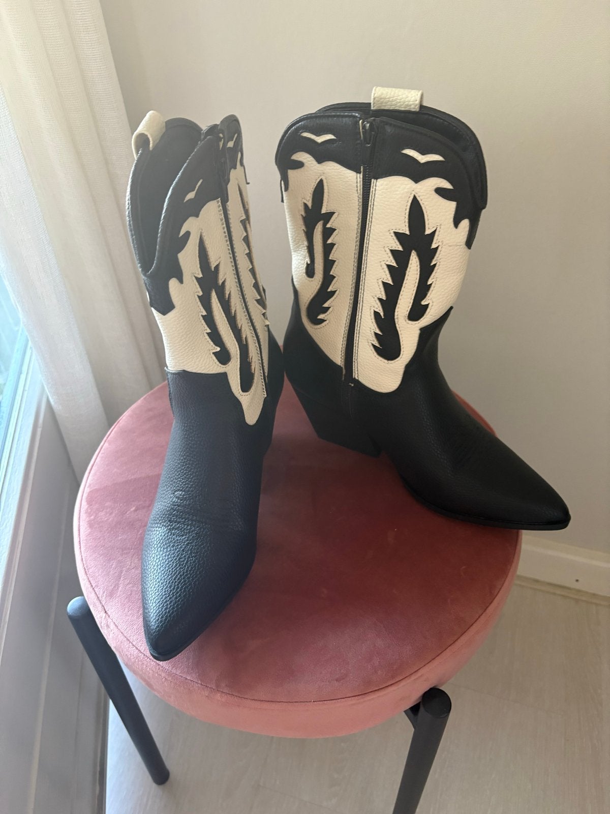 Stijlvolle Zwart-Witte Cowboy Laarzen, Kleding | Dames, Schoenen, Zwart, Lage of Enkellaarzen, Nieuw, Ophalen of Verzenden