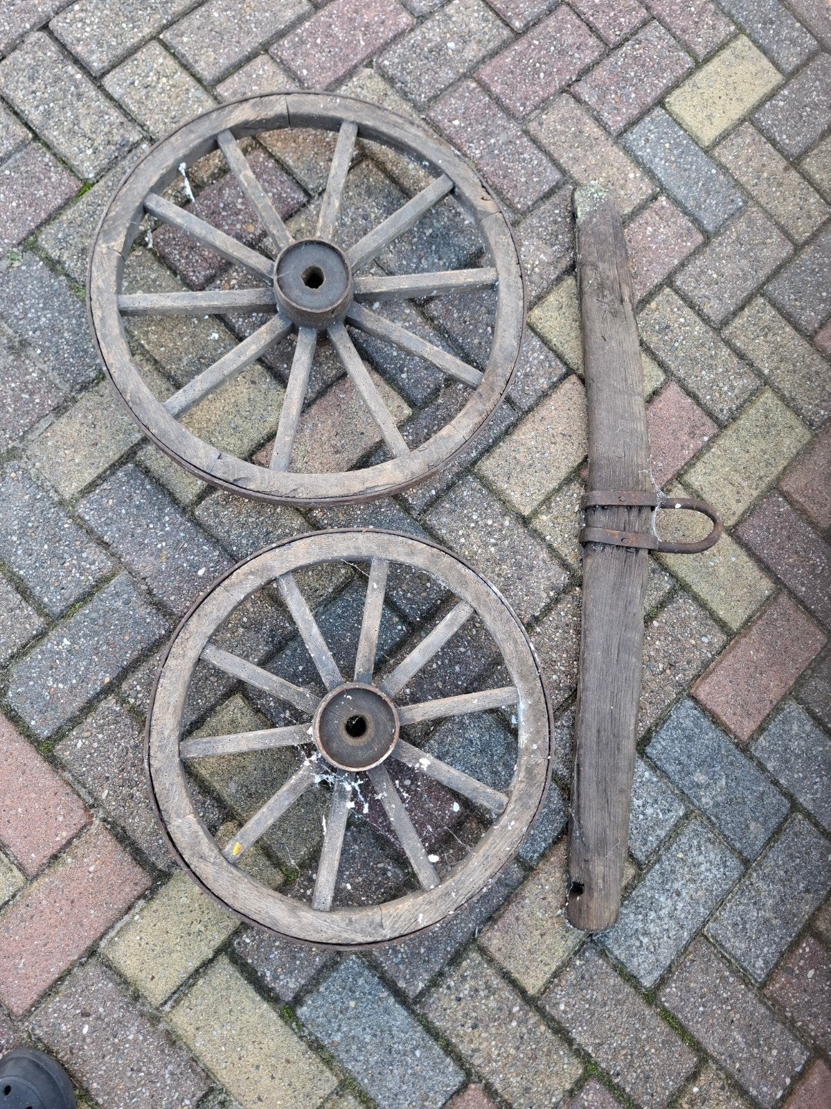 Antieke houten wielen en juk - Decoratie/Tuin, Ophalen