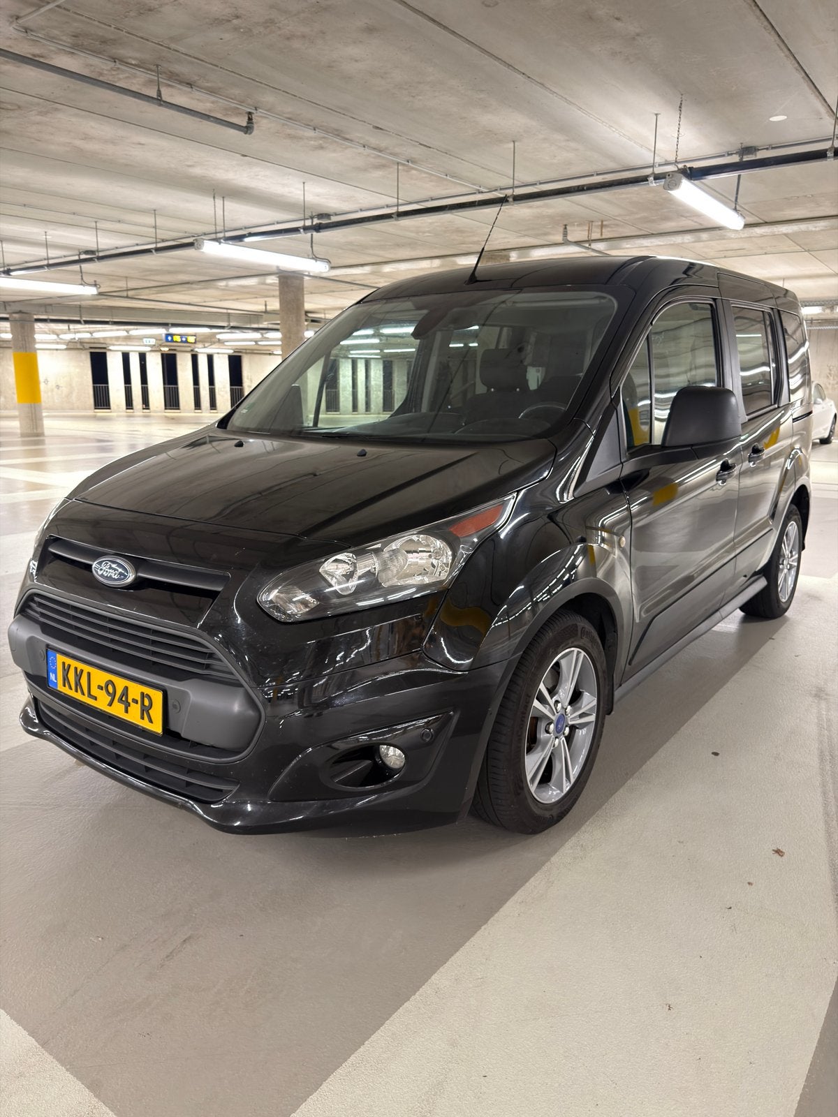 Ford Tourneo Connect 1.0 2016 Zwart - Distributie vervangen, Voorwielaandrijving, Stof, 1402 kg, Zwart