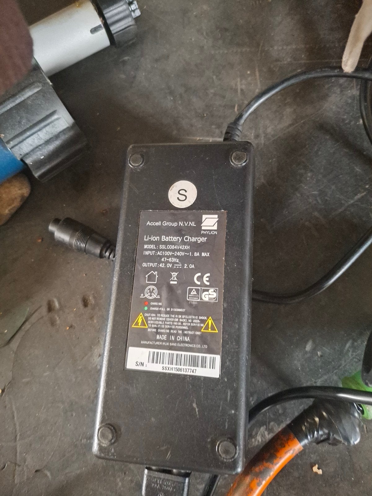 Acculader met accu voor ebike