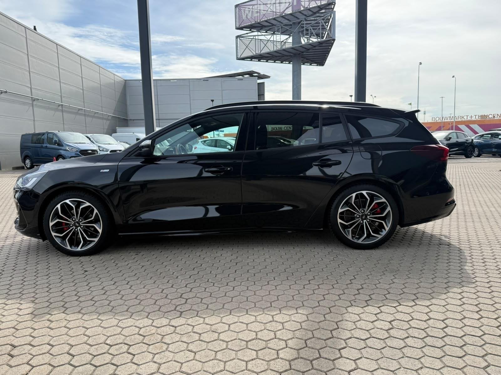 Ford Focus Wagon 1.0 EcoBoost Hybrid ST Line X AUTOMAAT | 18, Auto's, Stof, Gebruikt, Euro 6, Zwart