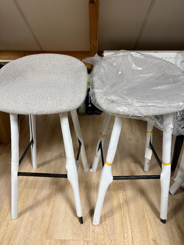 Nieuwe barkrukken, kleur champagne/beige - 2 stuks, Huis en Inrichting, Barkrukken, Met voetsteun, 60 tot 90 cm, Nieuw, Ophalen of Verzenden