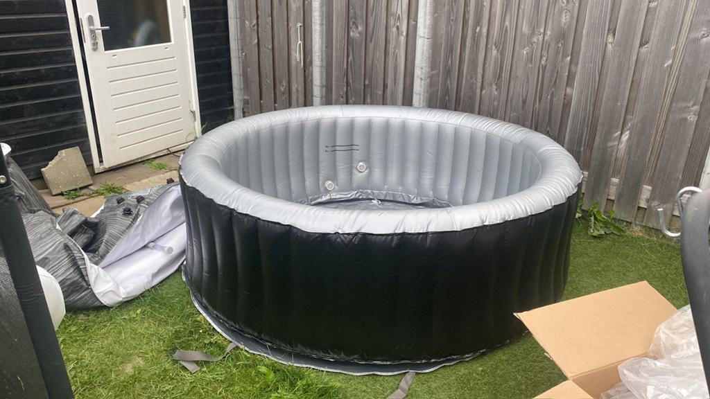Exit 4-persoons opblaasbare jacuzzi Silver Classic (zwart), Ophalen, Zo goed als nieuw, Filter, Opblaasbaar
