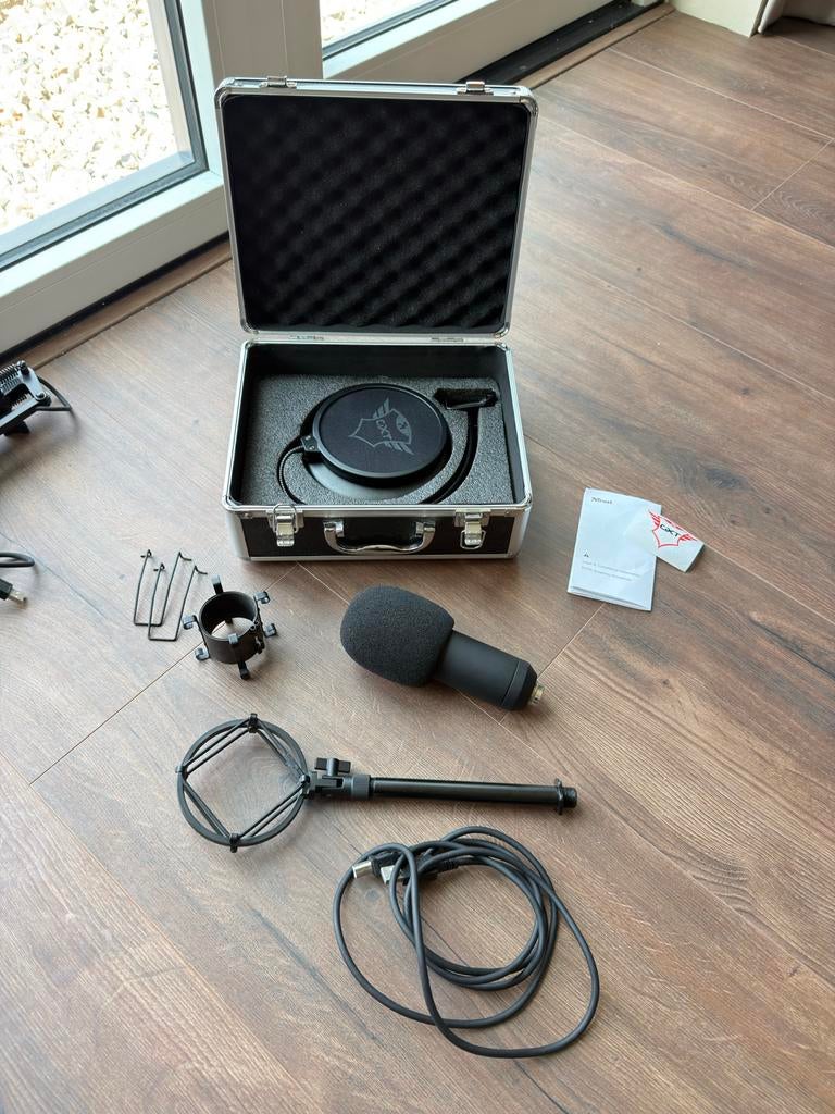 Microfoon met pop filter en standaard, zo goed als nieuw, Ophalen, Zo goed als nieuw, Studiomicrofoon