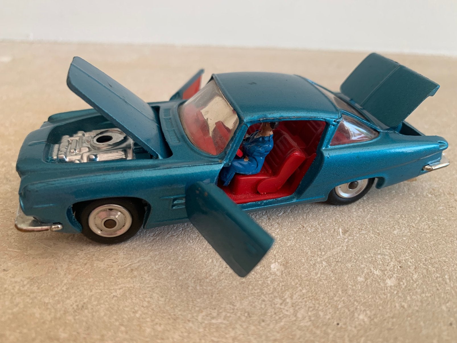 Corgi Toys Ghia L 6.4 met Chrysler V8 motor, Ophalen of Verzenden, Gebruikt, Auto, Corgi