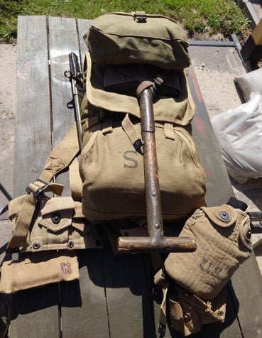 WW2 British made haversack compleet, Ophalen, Landmacht, Engeland, Hulzen of Bodemvondsten