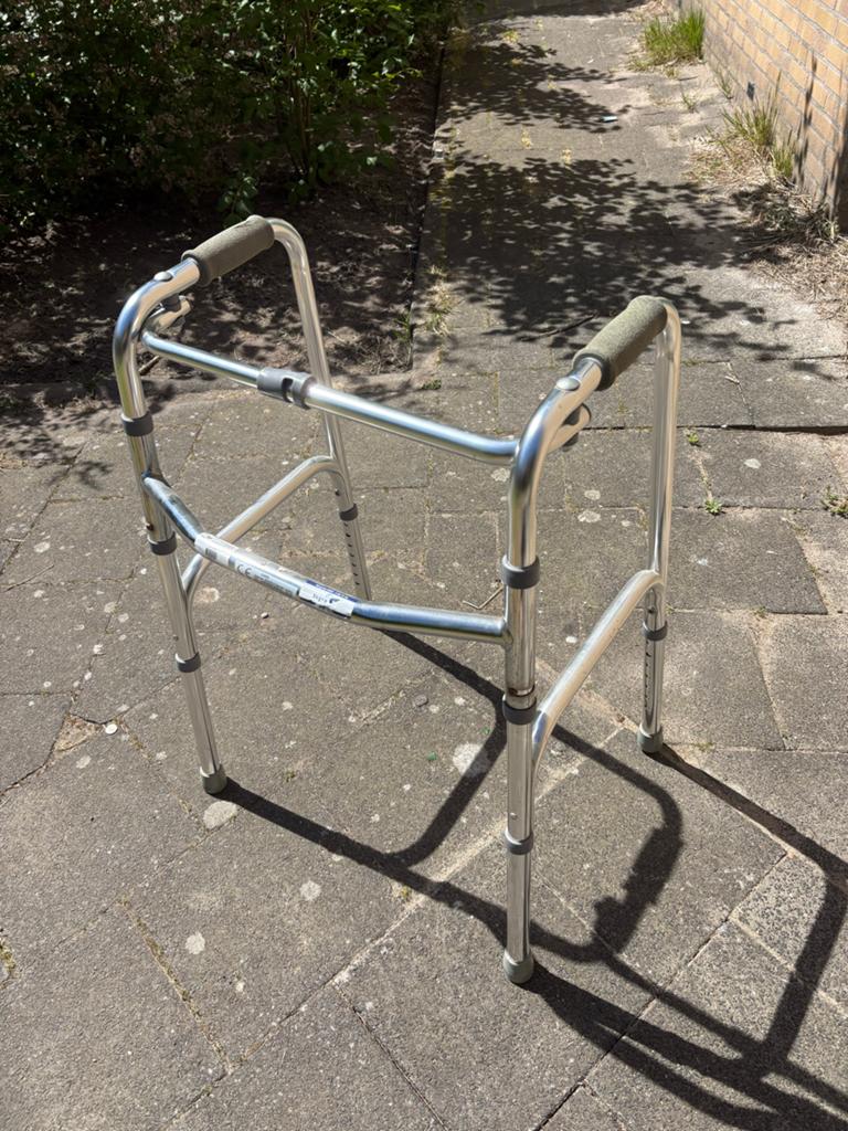 Verstelbare en inklapbare looprek, Diversen, Ophalen of Verzenden, In hoogte verstelbaar, Gebruikt