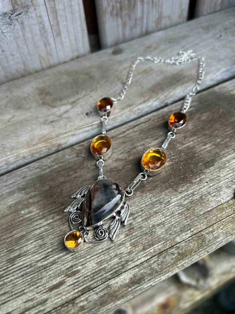 Prachtige verzilverde ketting met Jaspis steen ., Sieraden, Tassen en Uiterlijk, Kettingen, Nieuw, Ophalen of Verzenden, Steen of Mineraal