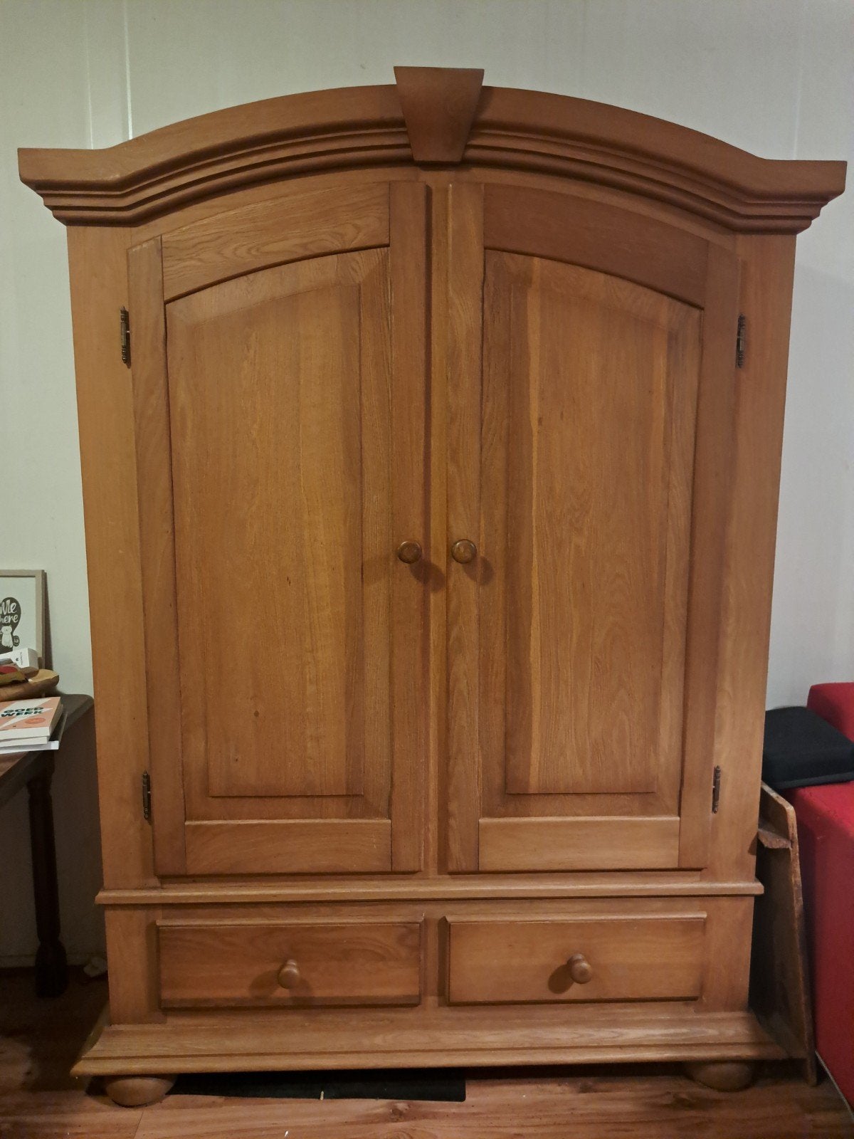 Antieke houten kast met veel opbergruimte, Ophalen