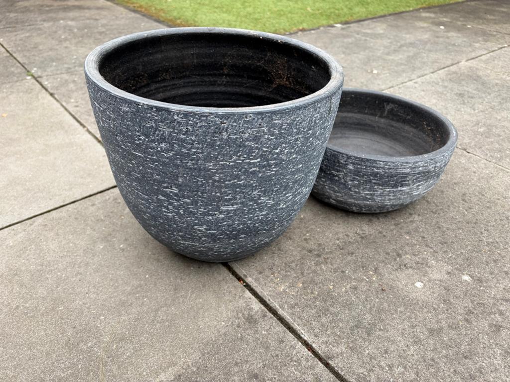 Set van 2 grijze bloempotten voor binnen, Tuin en Terras, Bloempotten, Gebruikt, Overige materialen, Binnen, Minder dan 40 cm