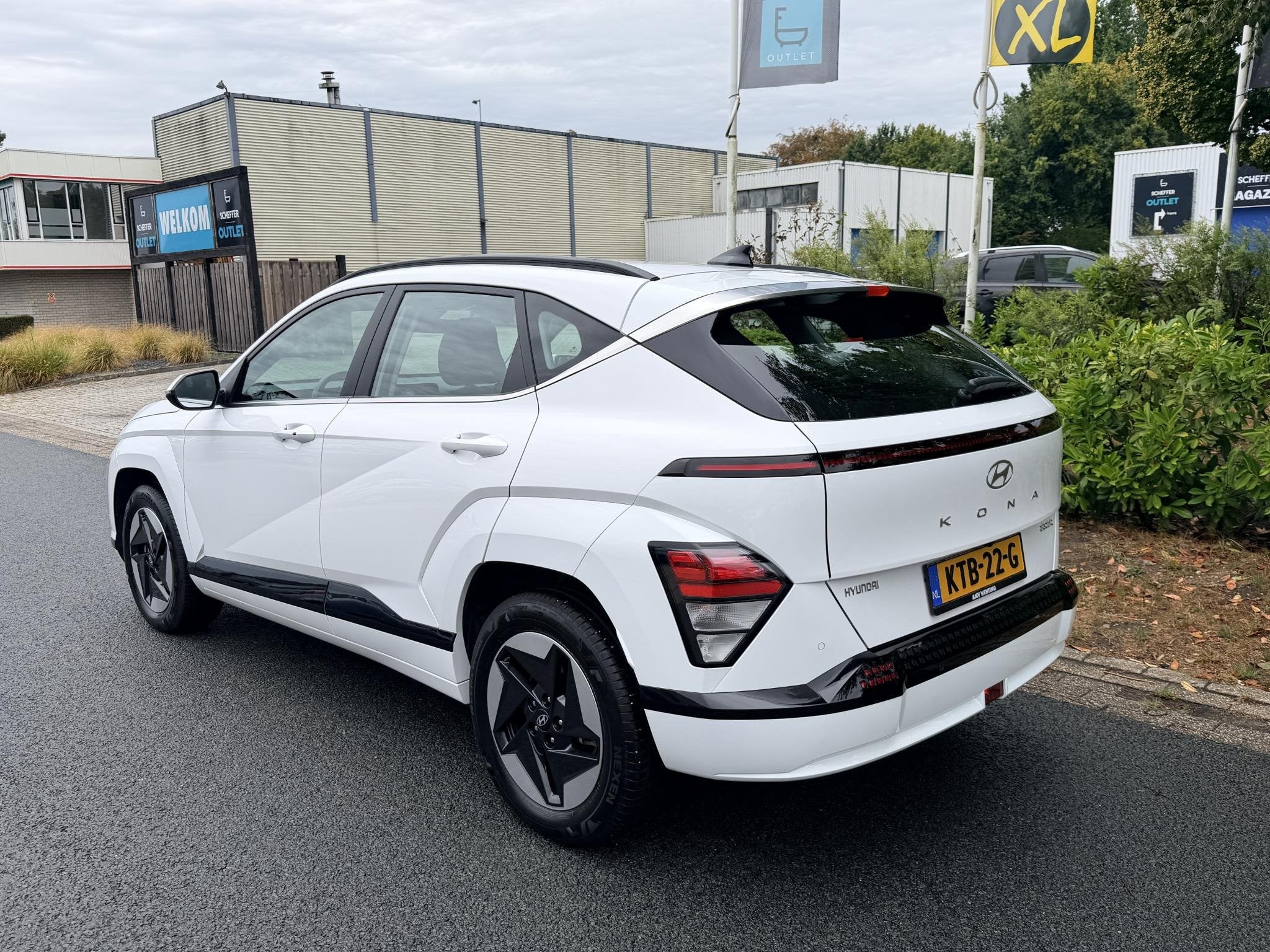 Hyundai Kona Electric Comfort 65.4 kWh 218PK LED•ACC, Gebruikt, 750 kg, Wit, 300 kg