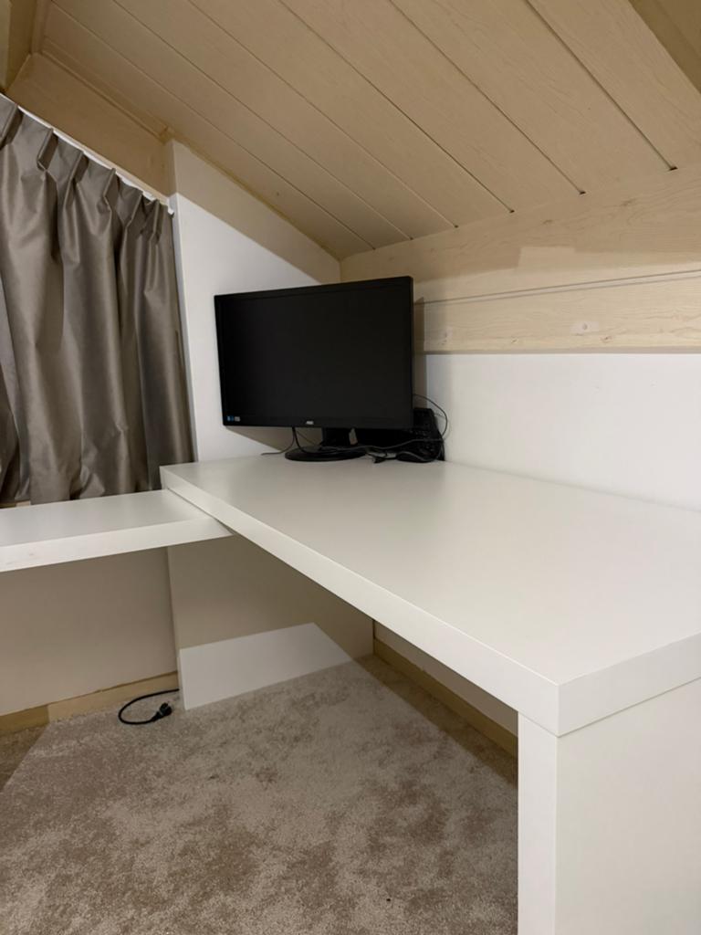 Ikea - MALM - Bureau met uitrekbaar blad, wit, 151x65, Huis en Inrichting, Bureaus, Zo goed als nieuw, Hoekbureau, IKEA, Wit, Ophalen