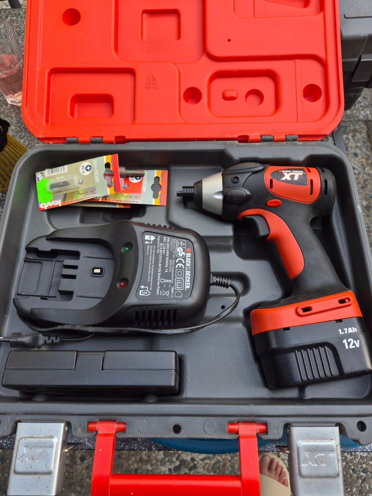 Black+Decker XT 12V Schroefmachine met lader en koffer, Ophalen of Verzenden, Gebruikt, Minder dan 400 watt, Boor- en Schroefmachine