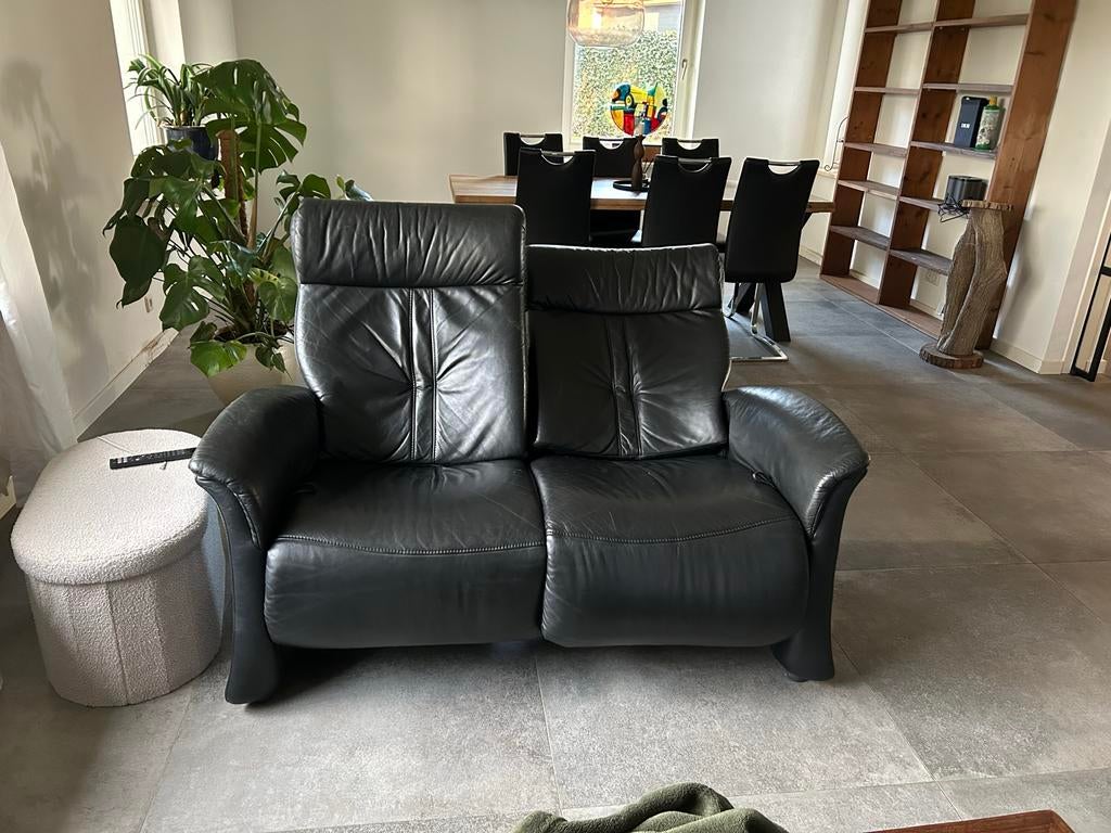 Zwarte leren tweepersoonsbank met relaxfunctie, Ophalen, Gebruikt, 150 tot 200 cm, Tweepersoons