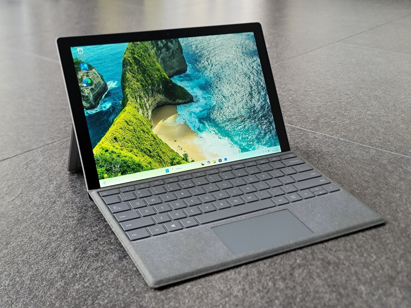 Microsoft Surface Pro 5 (i5, 8GB RAM, 256GB SSD) met Dock, Computers en Software, 2 tot 3 Ghz, Qwerty, 8 GB, Ophalen of Verzenden