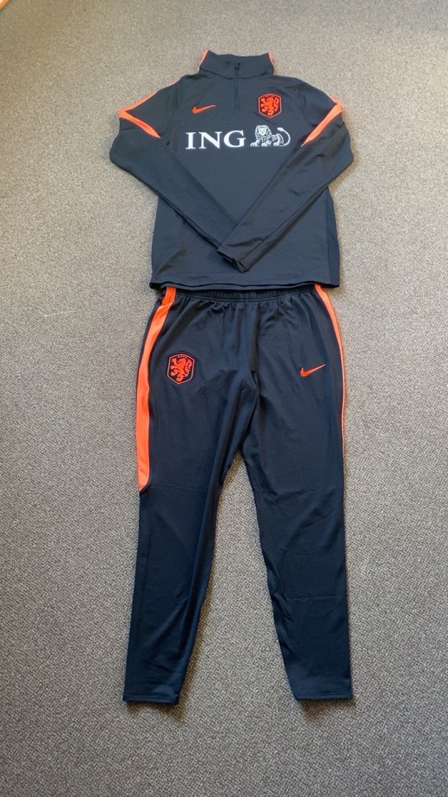 Nike Oranje Trainingspak KNVB - Maat M, Kleding | Heren, Sportkleding, Ophalen of Verzenden, Zo goed als nieuw, Voetbal, Meerkleurig