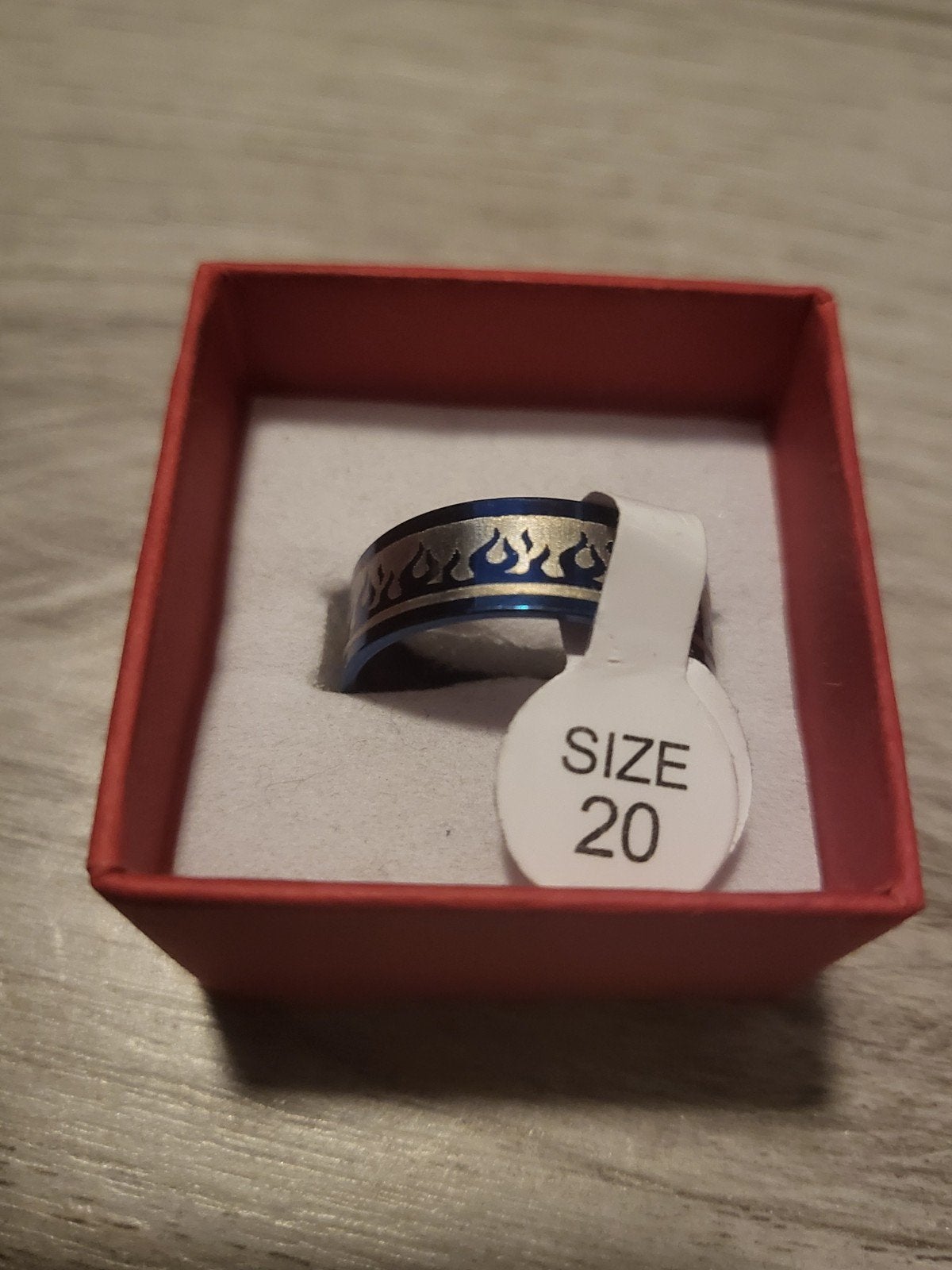 Nieuwe ring met vlammen design - Maat 20, 19 tot 20, Nieuw, Ophalen of Verzenden, Dame of Heer