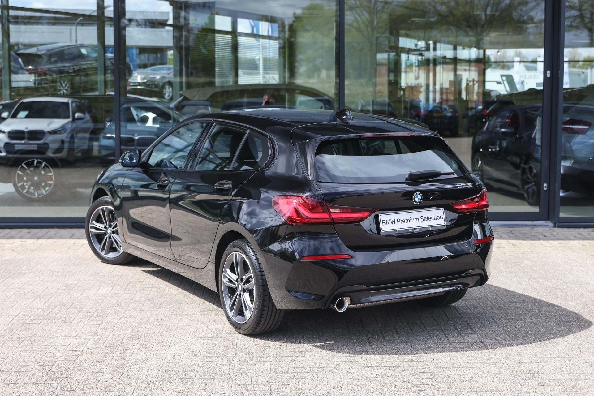 BMW 1 Serie 118i Sport Line Automaat / Sportstoelen / LED /, Dealer onderhouden, 136 pk, Gebruikt, Met garantie (alle)