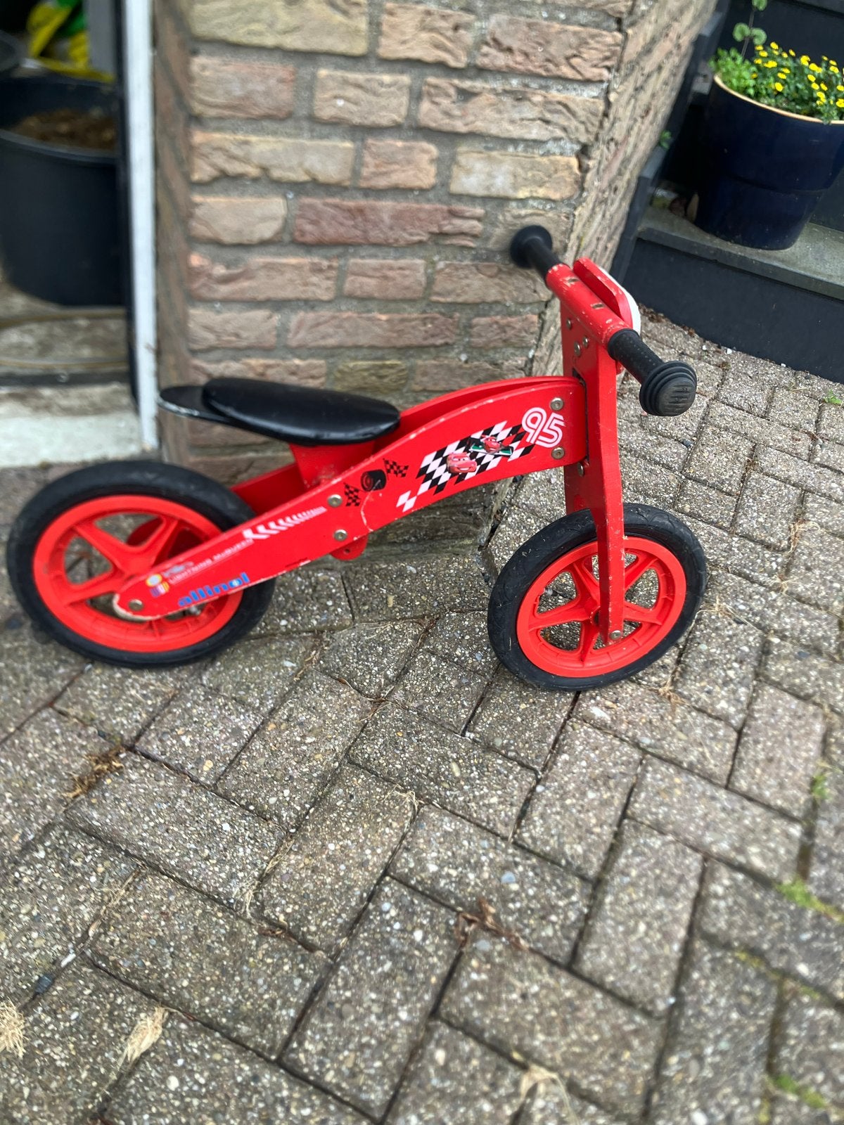 Rode houten loopfiets met Cars Lightning McQueen, Ophalen, Gebruikt, Loopfiets