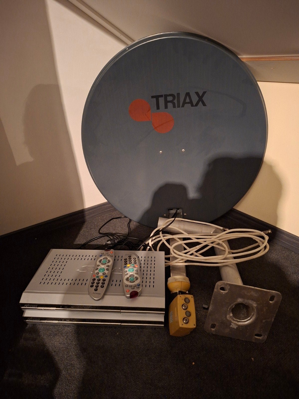 schotelantenne set met ontvanger afstandsbedien, Ophalen, Gebruikt, (Schotel)antenne, Overige merken
