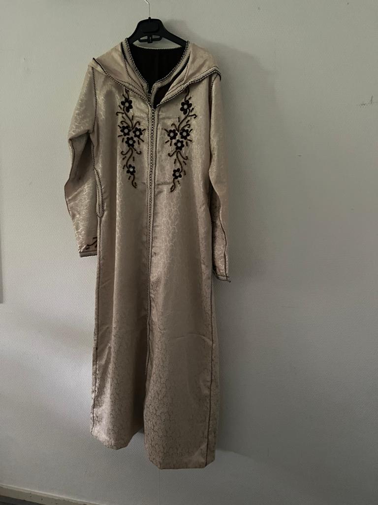Tweedelige jalabah S/M, Kleding | Dames, Ophalen, Zo goed als nieuw, Onder de knie
