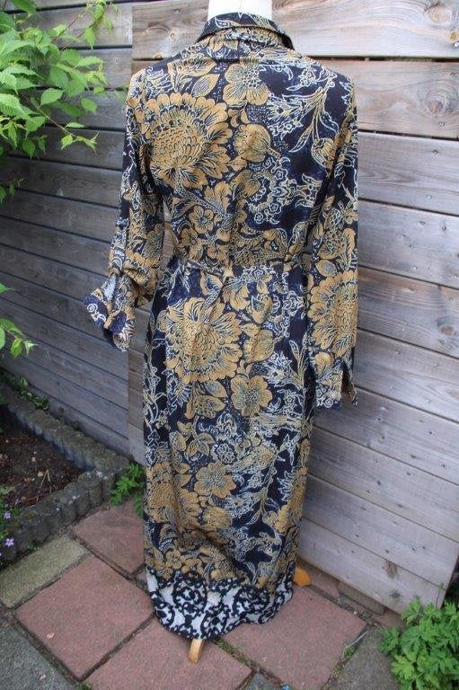 Doorknoopjurk zwart/ oker Lizzy & Coco mt S Maxi Vaste prijs, Kleding | Dames, Zwart, Ophalen of Verzenden, Maat 36 (S), Onder de knie