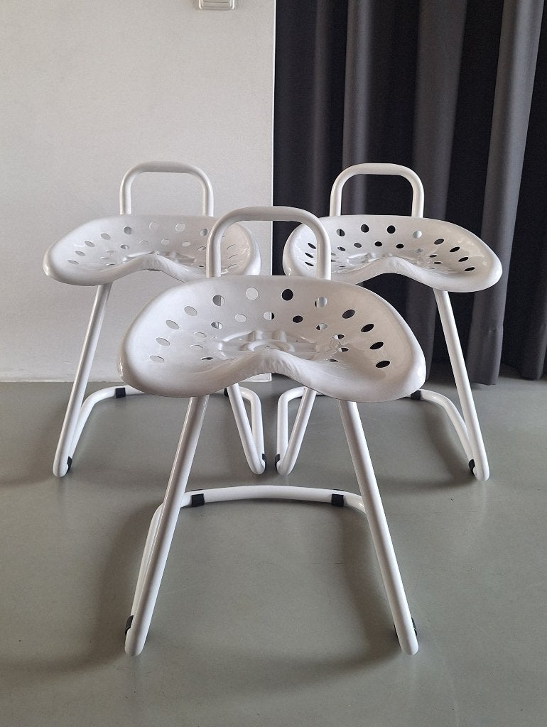 3 retro design tractorzitting stoelen vintage witte krukjes, Ophalen, Gebruikt, Staal
