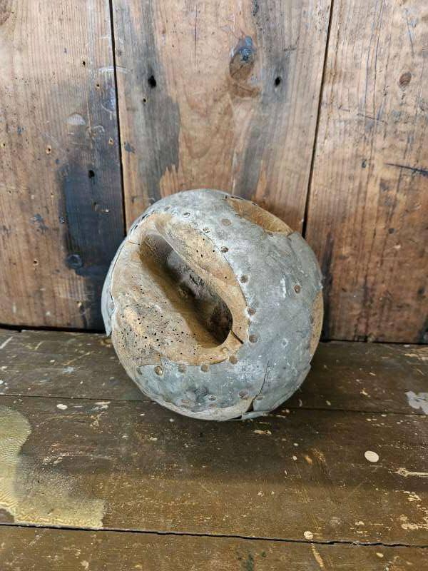 oude bowlingbal ``WOONWINKEL RUSTIEK``, Ophalen of Verzenden