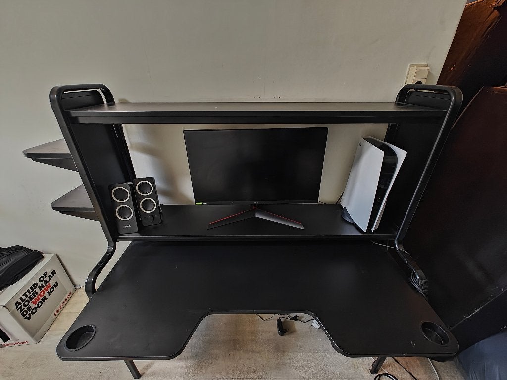 IKEA Gamebureau Zwart – Zo goed als nieuw!,140/185x74x146 cm, Huis en Inrichting, Bureaus, Ophalen of Verzenden, Zo goed als nieuw
