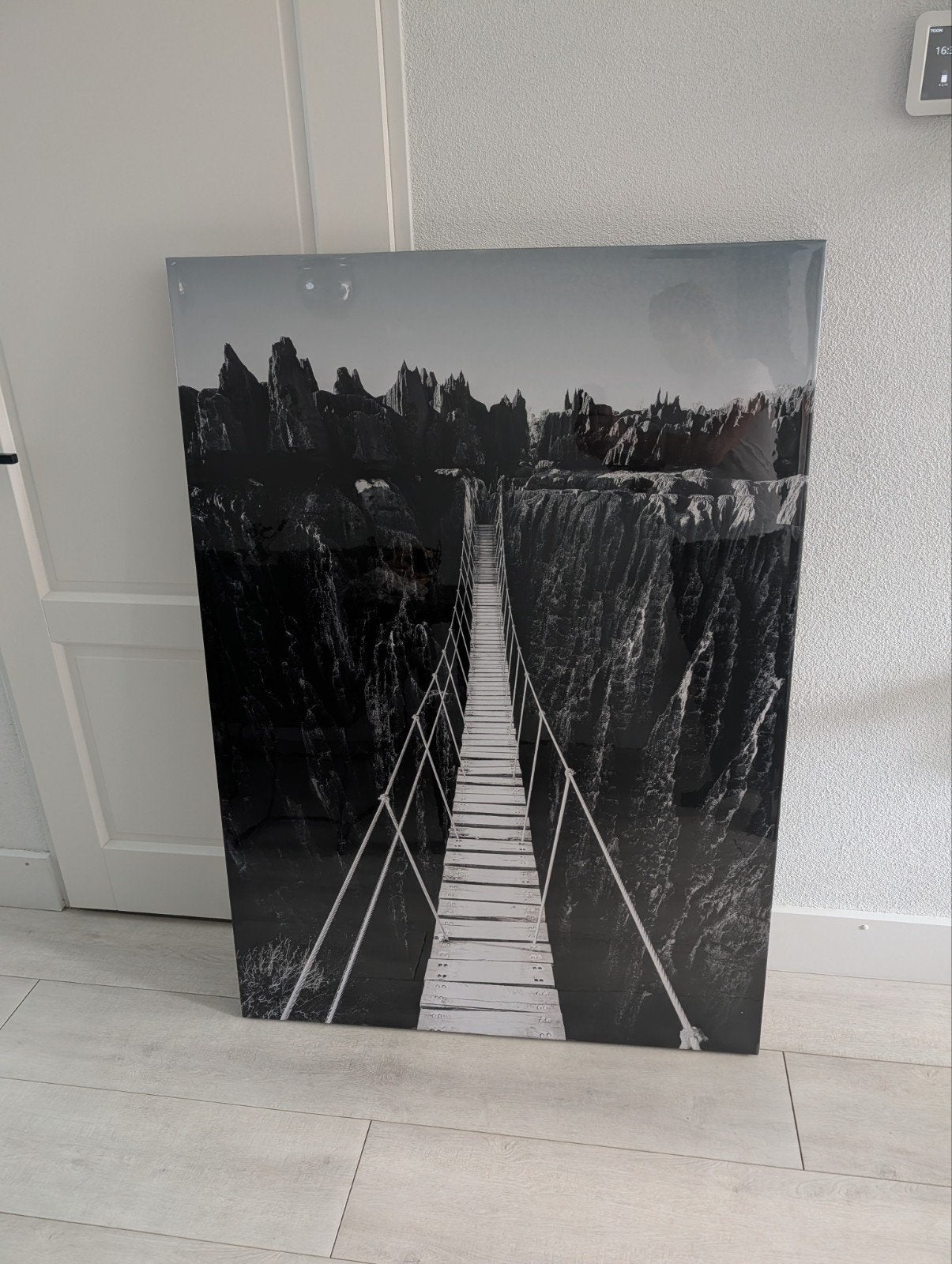 Schilderij met hangbrug in zwart-wit 140-100cm, Ophalen, Zo goed als nieuw, Schilderij