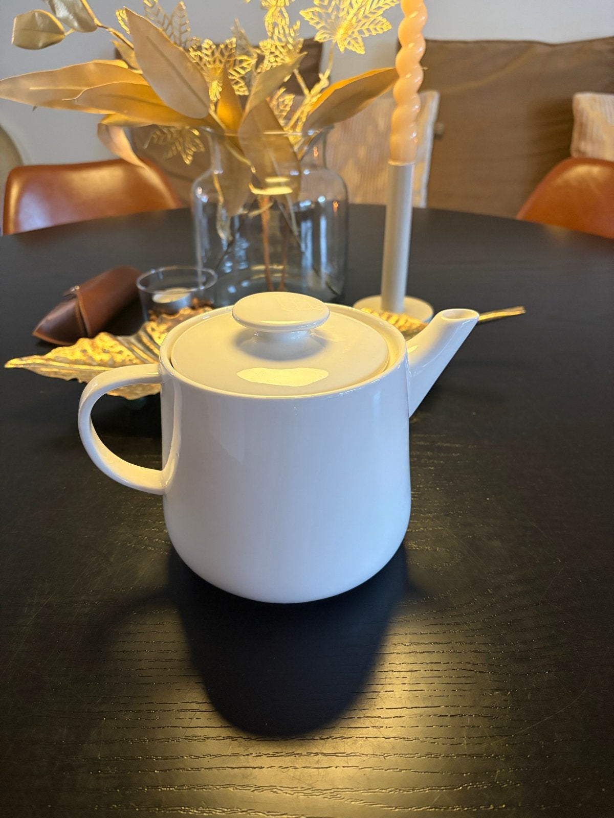 Witte theepot (made by HEMA), Huis en Inrichting, Ophalen, Keramiek, Zo goed als nieuw, Theepot
