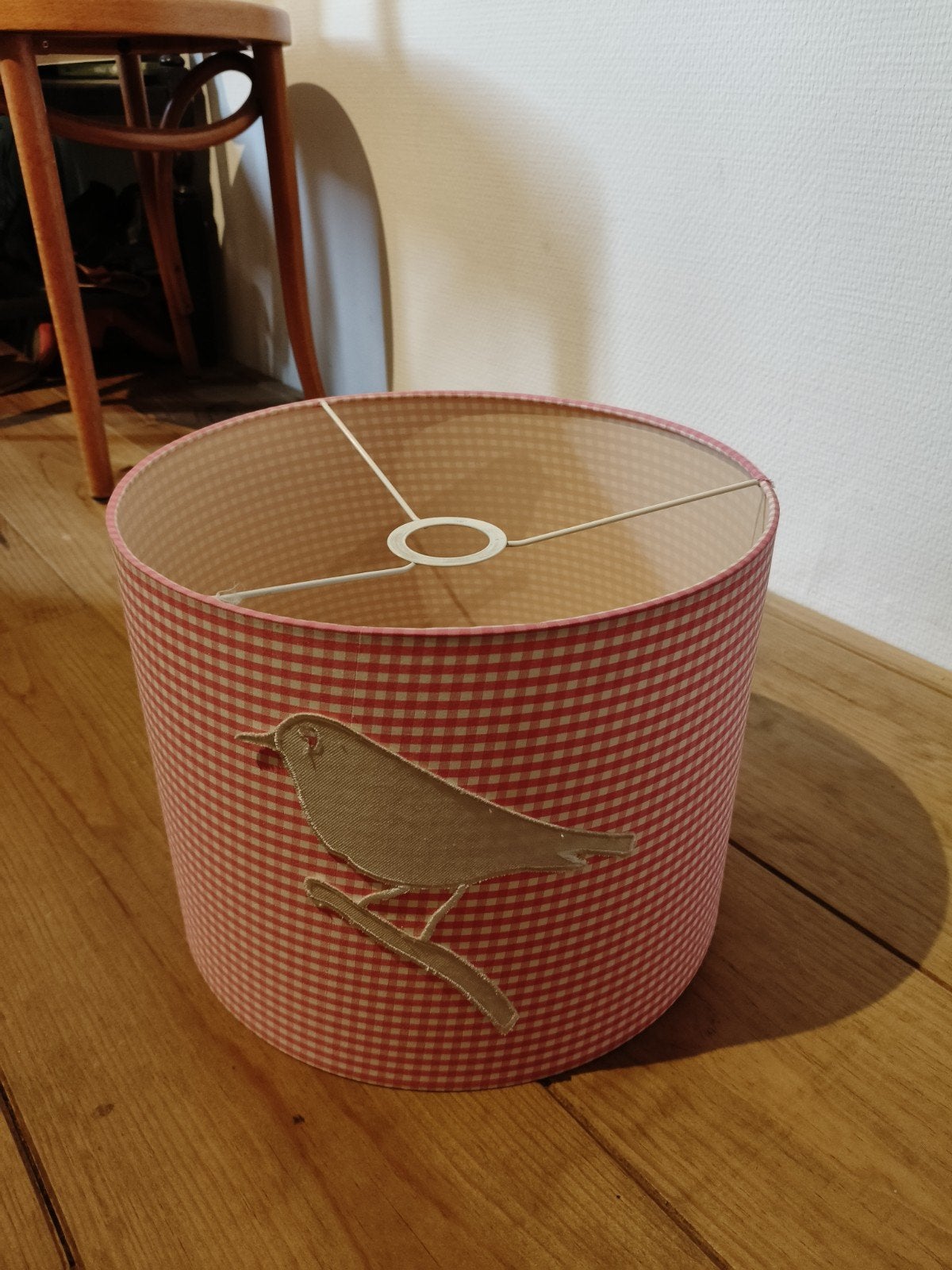 Leuke rose-witte lampenkap met vogeldecoratie, Huis en Inrichting, Gebruikt, Overige typen, Rond, Ophalen of Verzenden