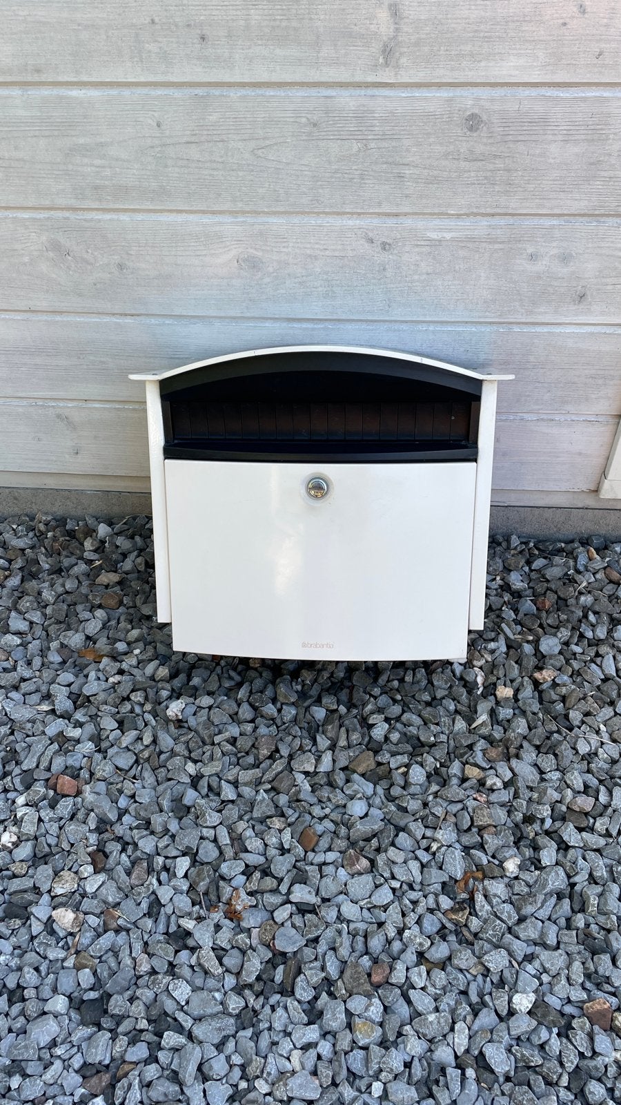 Brabantia Brievenbus Crème Wit met Sleutel, Ophalen, Gebruikt, Staal, Wandbrievenbus