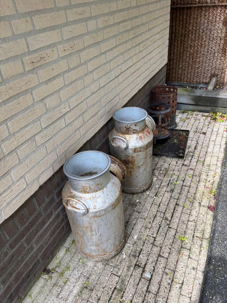 Melkbussen 2 stuks, Ophalen, Gebruikt