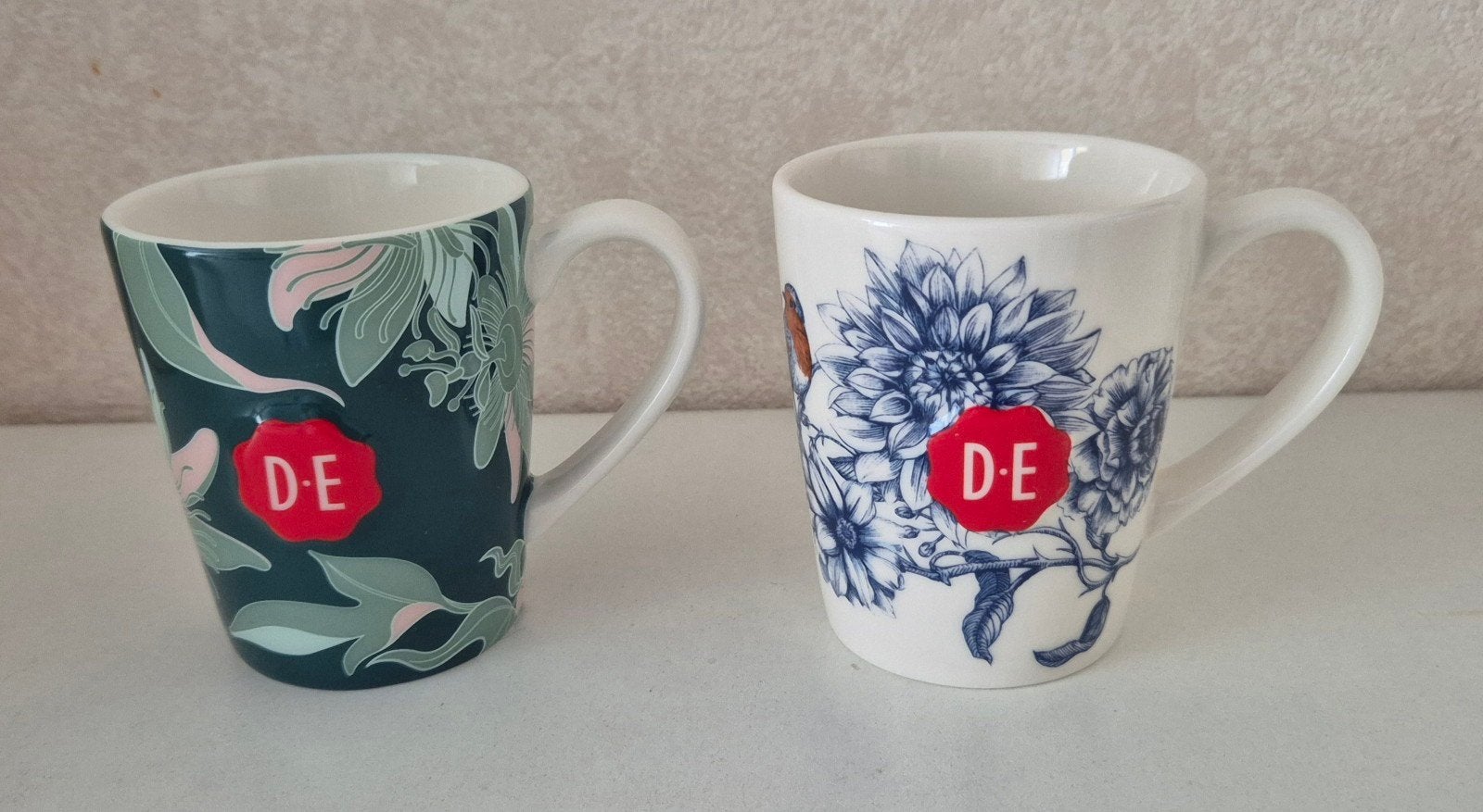 2 Douwe Egberts bekers, Huis en Inrichting, Ophalen of Verzenden, Zo goed als nieuw