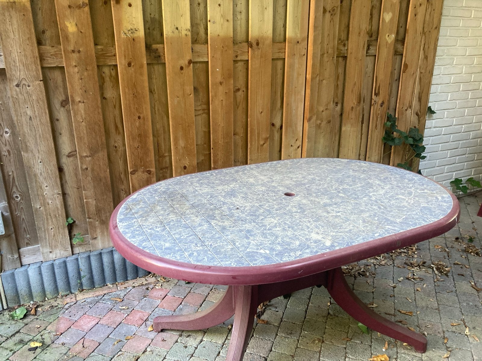 Tuinset: Ovale tafel met 4 stoelen - Gebruikt, Ophalen of Verzenden, Gebruikt, Ovaal, Kunststof