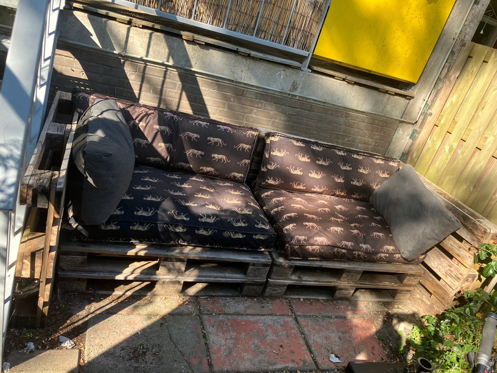 Palletbank inclusief kussens (tuinbank), Ophalen, Gebruikt, Hout