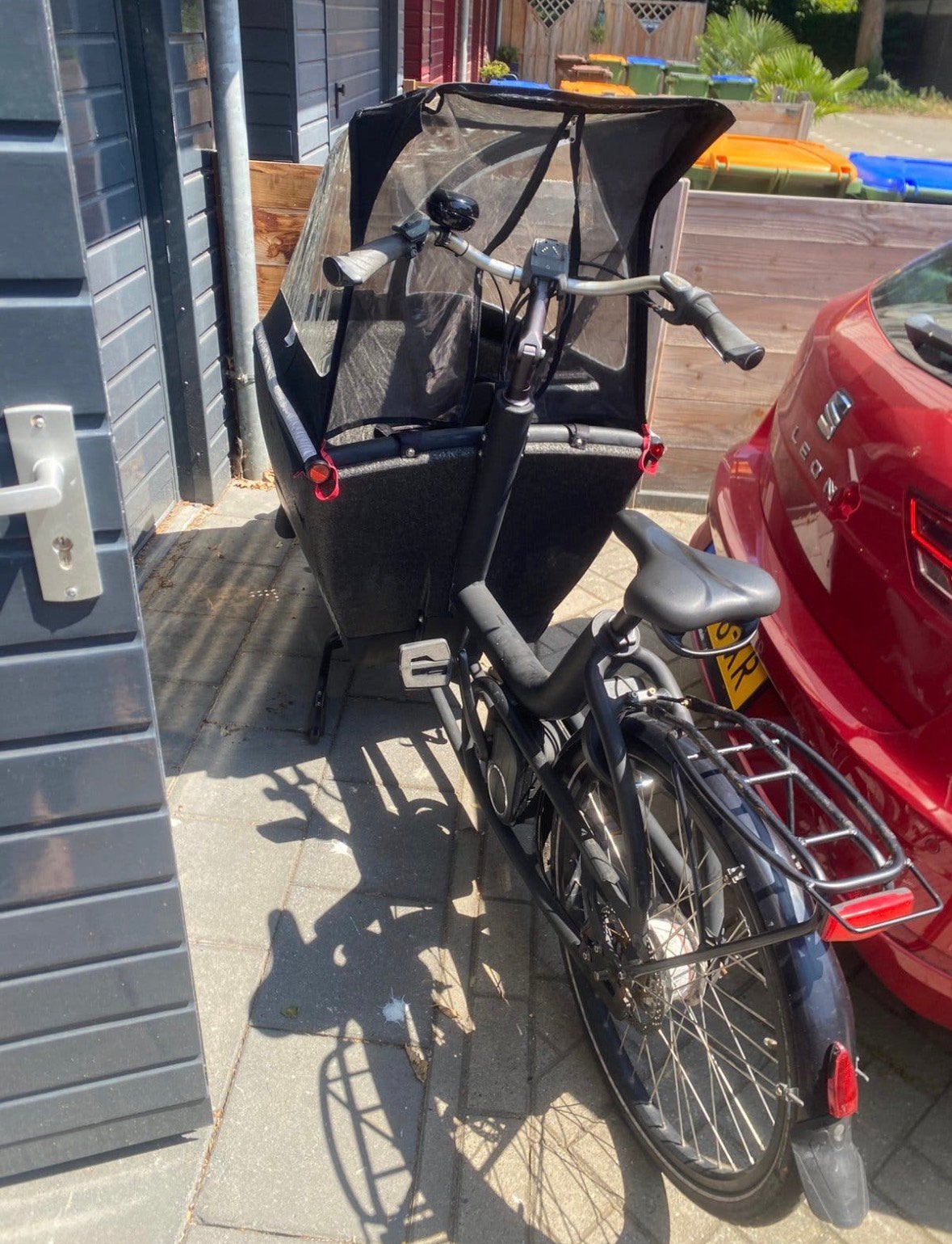 Urban Arrow - 2 accus - incl babyschaal en regenhuif, Fietsen en Brommers, Fietsen | Bakfietsen, Ophalen, Zo goed als nieuw, 4 kinderen of meer