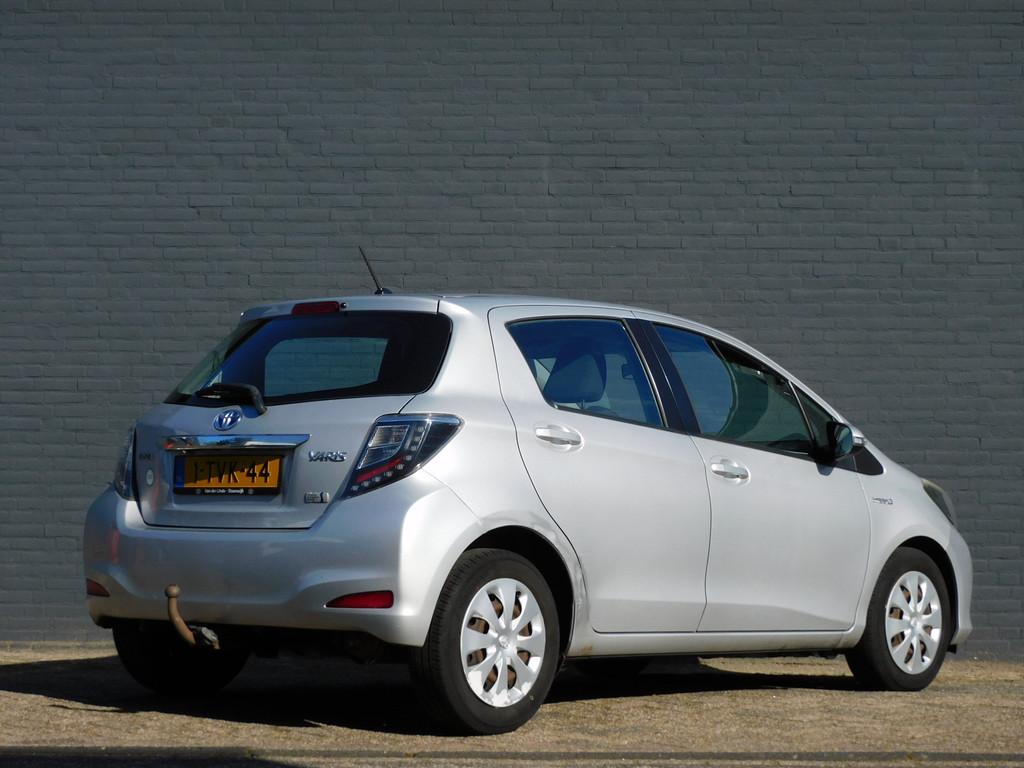 Toyota Yaris 1.5 Full Hybrid Aspiration 2e EIGENAAR! DEALER, Euro 5, Gebruikt, Zwart, 4 cilinders