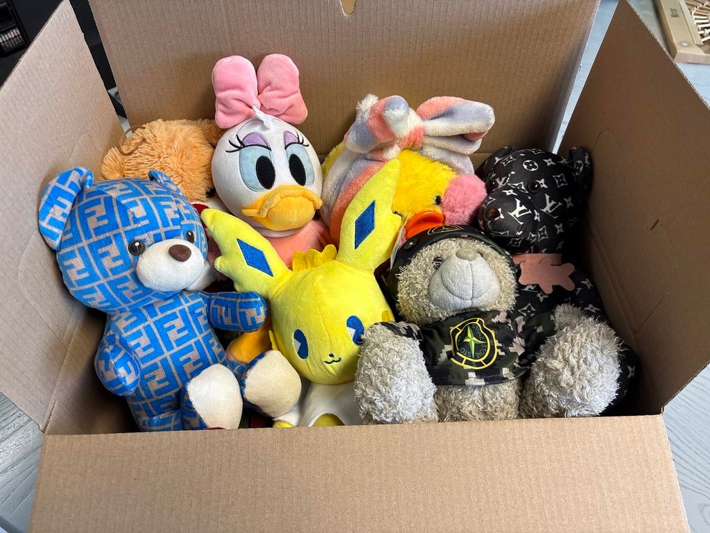 Grote doos vol diverse knuffels - Zo goed als nieuw, Kinderen en Baby's, Speelgoed | Knuffels en Pluche, Ophalen of Verzenden