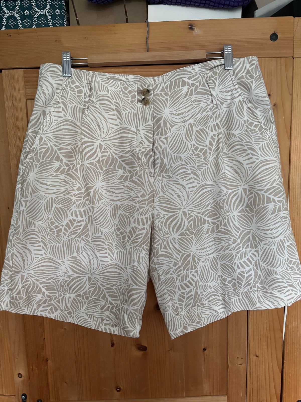 Christian Berg Woman Linnen/Viscose Shorts Maat 42, Kort, Beige, Maat 42/44 (L), Ophalen of Verzenden