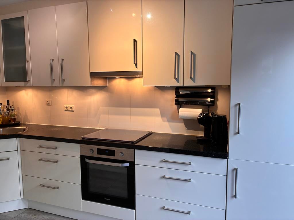Moderne hoekkeuken met inbouwapparatuur, Gebruikt, Overige materialen, Wit, Hoekkeuken