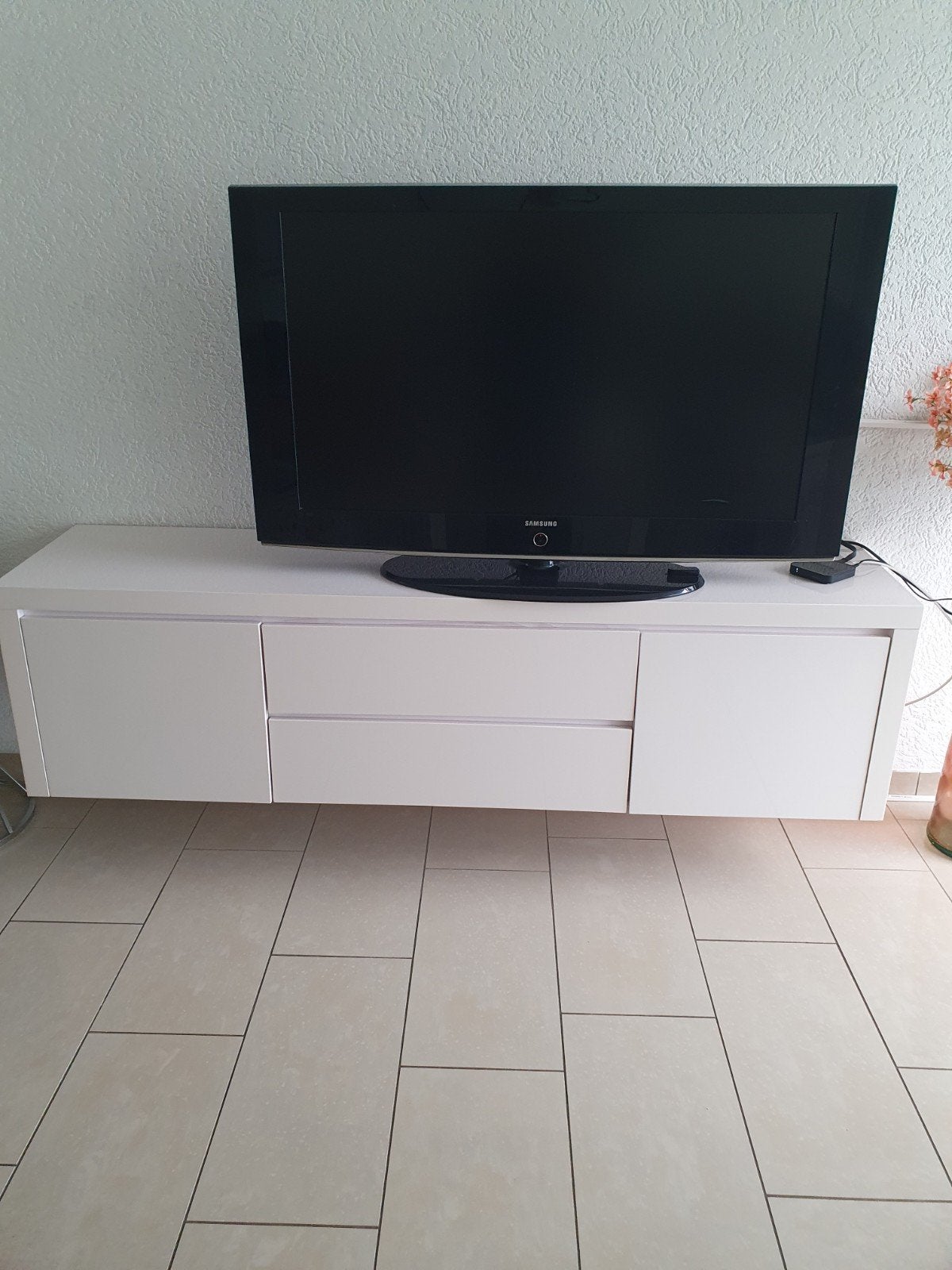 samsung televisie en tv meubel te koop
