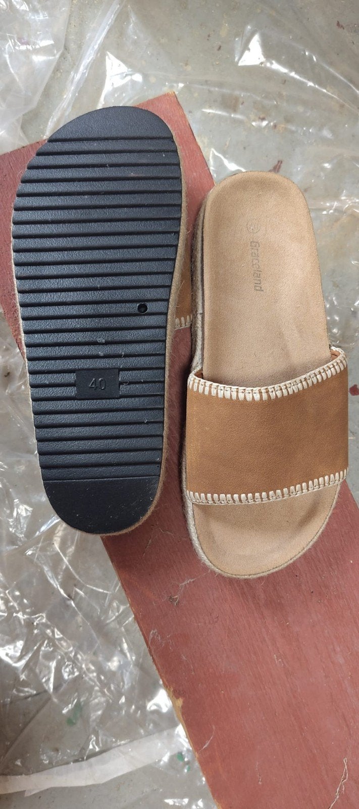Bruine slippers maat 39/40, Slippers, Bruin, Ophalen of Verzenden, Zo goed als nieuw